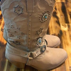 Dingo ladies dress boots.. size 8 medium